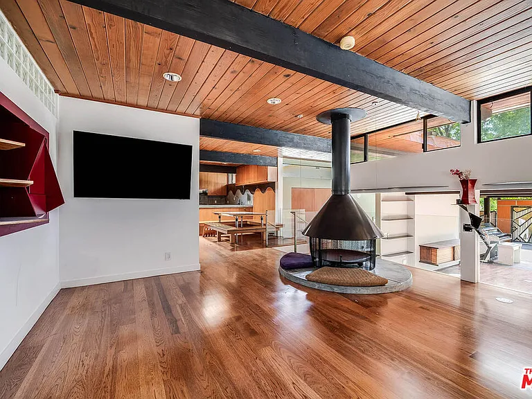 22277 Buena Ventura St — Photo 17