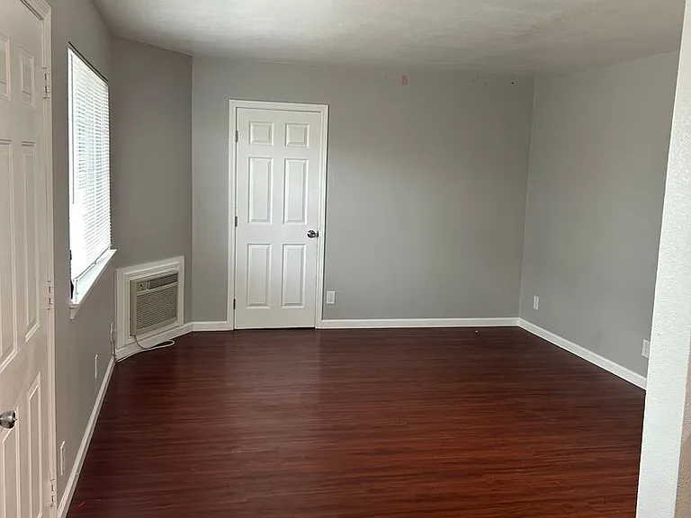 5352 Young St — Photo 5