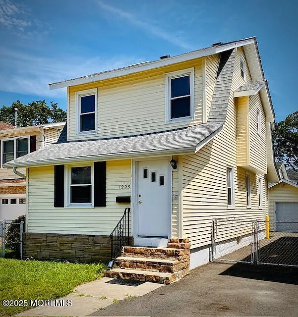 1223 Briarwood Rd