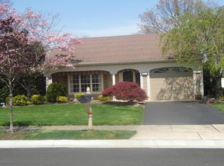 28 Knollwood Ct, Toms River, NJ 08753