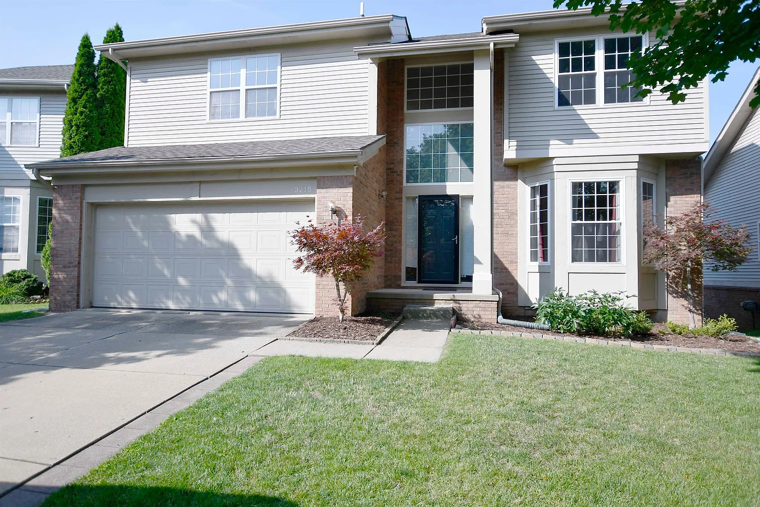 3215 Silverbrook Dr photo 1