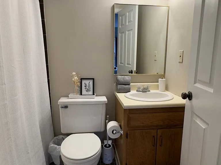 917 Madison St #15 — Photo 13