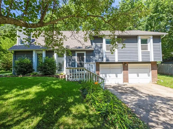 12806 S Seminole Dr, Olathe, KS 66062