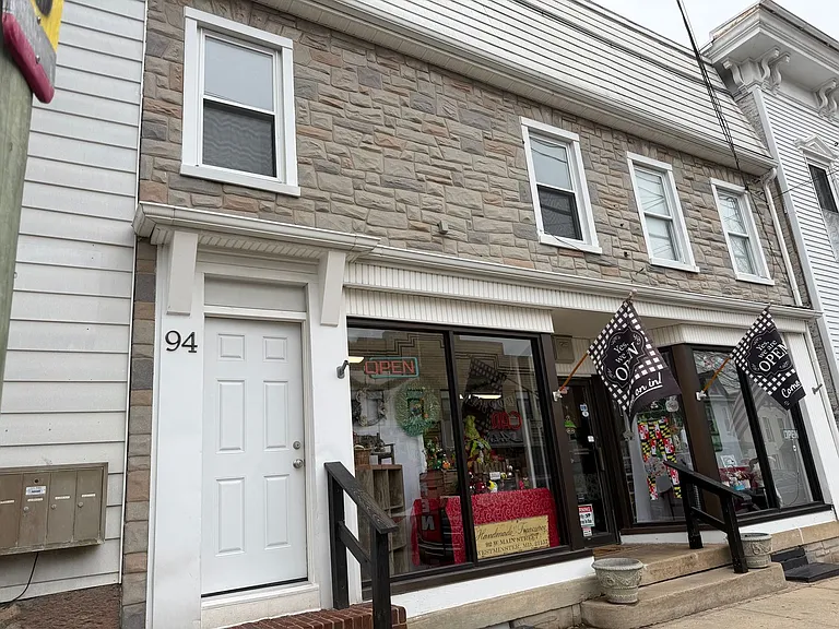 West Carroll Apartments- 92-96 W Main Street — Photo 9