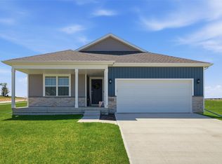 7603 Crossroads Dr SW, Cedar Rapids, IA 52404