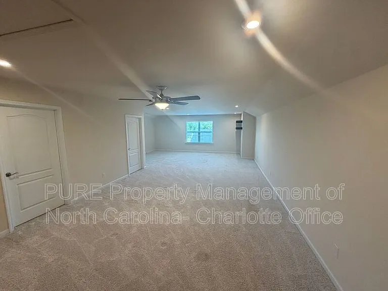 13818 Berkley Ave — Photo 23