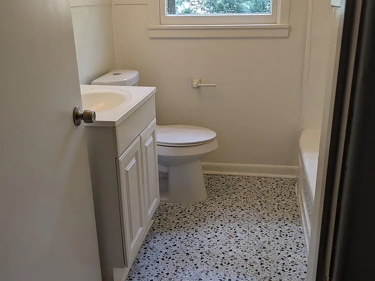 2417 S Kennedy Ave — Photo 15