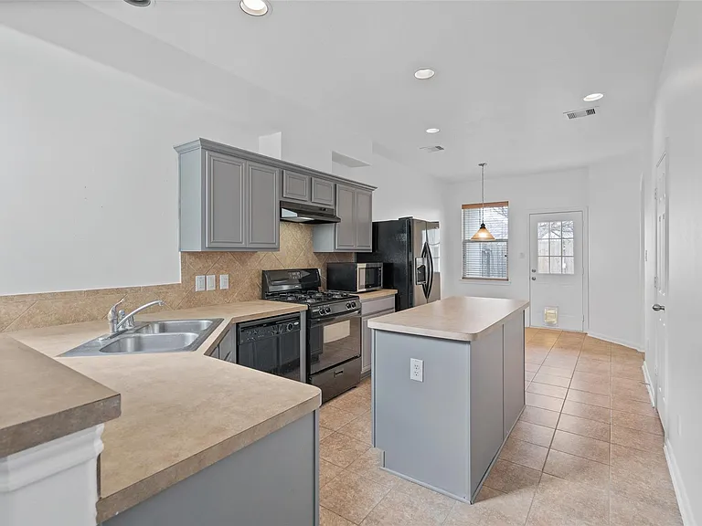13223 Southpoint Ln — Photo 7