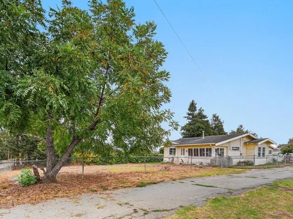 897 Green Valley Rd, Watsonville, CA 95076
