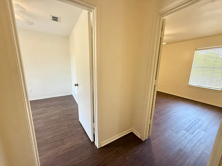 15210 Oaks West Dr — Photo 12