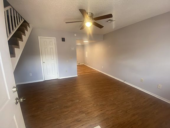 3rd image of 305 Pleasant Valley Rd