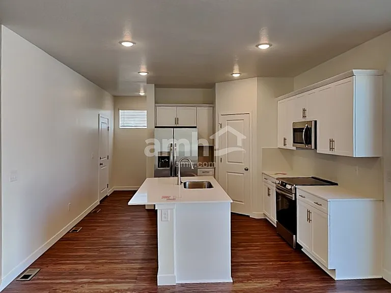 3571 N Caitlyn St — Photo 3