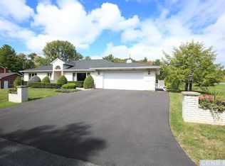 7 White Oak Ln, Albany, NY 12208