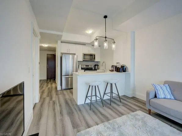 108 Garment St #1810, Kitchener, ON N2G 0C8