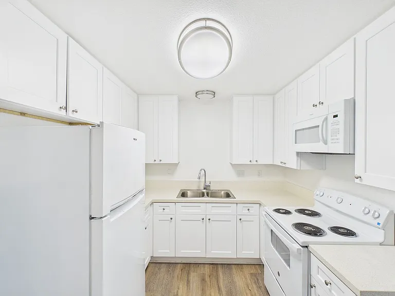 Anita Square Apartments — Photo 28