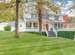 1420 Deerwood Dr, Burns, TN 37029