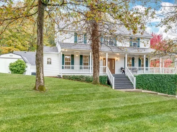 1420 Deerwood Dr, Burns, TN 37029