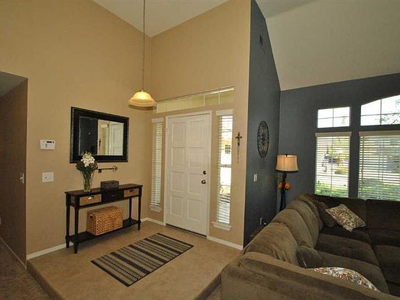 5th image of 1539 E Lester Ave