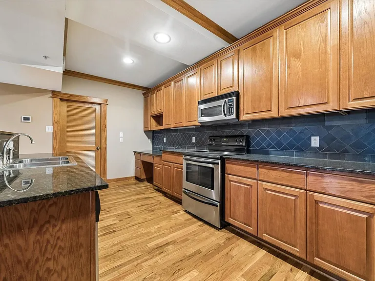 215 W Norma St #302 — Photo 12