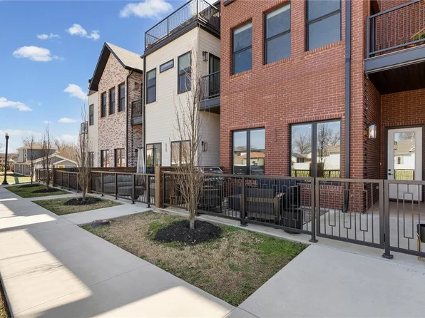 533 SW 5th St, Bentonville, AR 72712