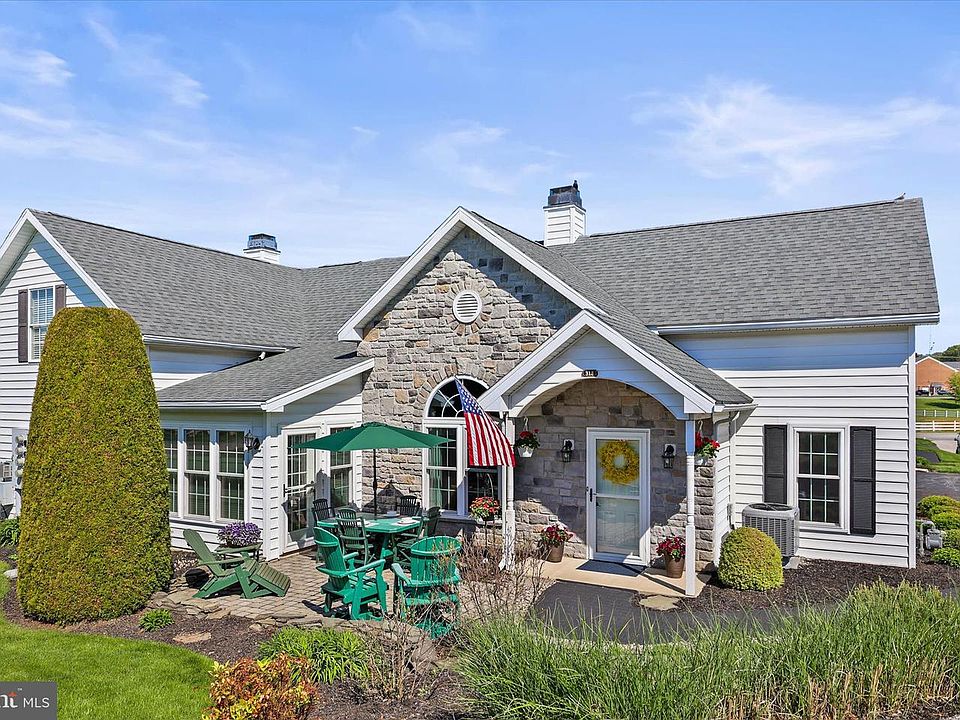 1st image of 318 Clarks Way #318