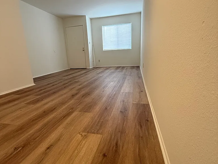 330 W Doran St — Photo 2