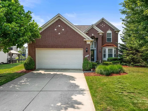 19056 Hazelton Dr, Macomb, MI 48042