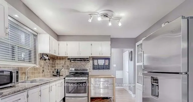 6 Monaco Ct — Photo 9