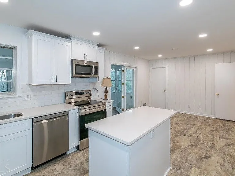 209 Pioneer Trl — Photo 3