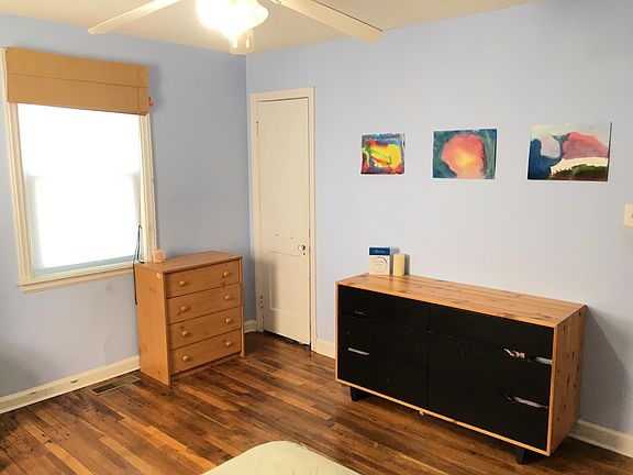 Big bedroom photo 2.