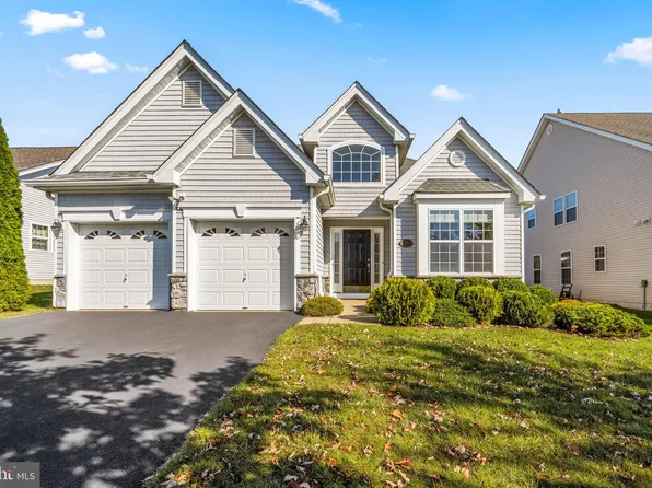 38 Mulberry Dr, Manahawkin, NJ 08050