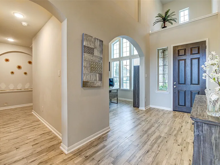 2727 Camellia Ave — Photo 5