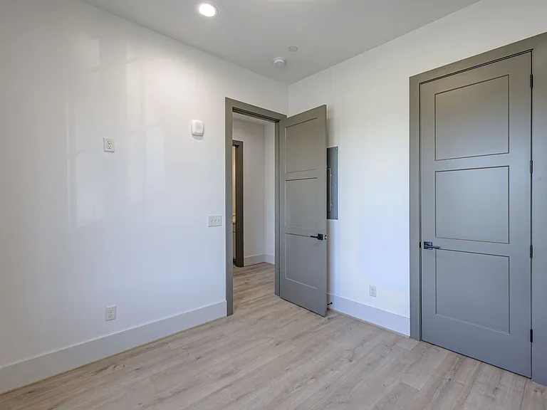 1025 Southwalk Dr — Photo 50