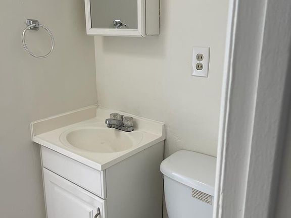 5th image of 320 W Artesia St #22