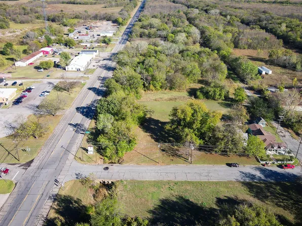 208 Lipscomb St, Bonham, TX 75418