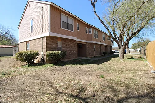 949 Schertz Pkwy Photo 1