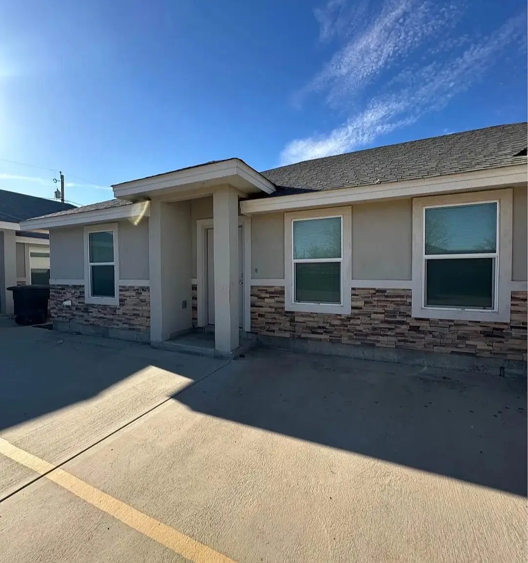 2 bed, 900 sqft, $1,850 — Photo 1