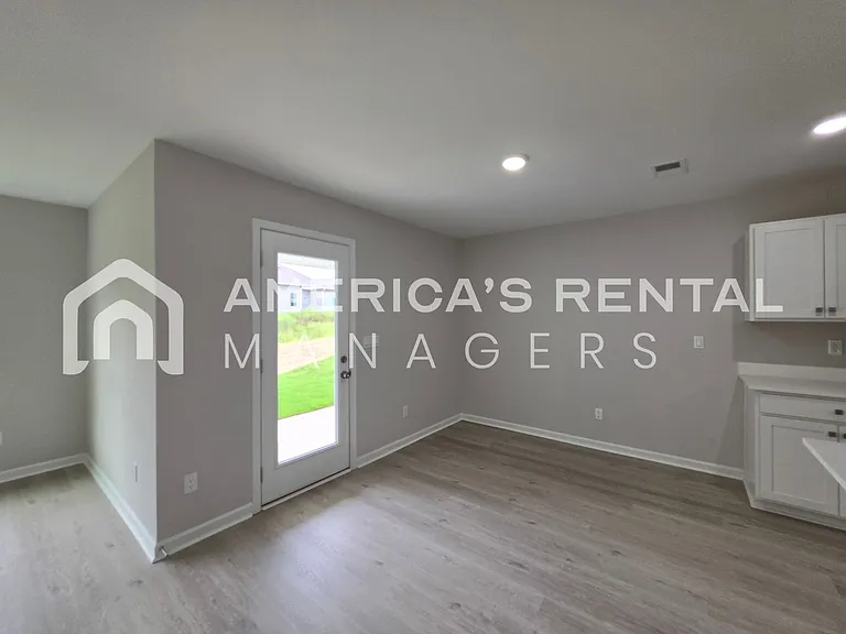 10304 Squires Way — Photo 30