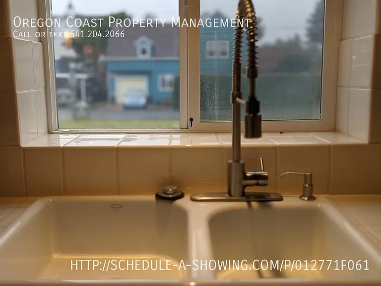 912 SW Bay View Ln — Photo 8