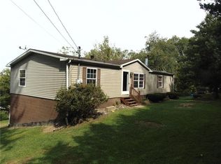11 Pleasant St, New Geneva, PA 15467