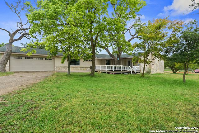 1st image of 389 Knollwood Cir