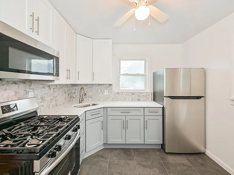230 W Madison Ave #2 — Photo 12