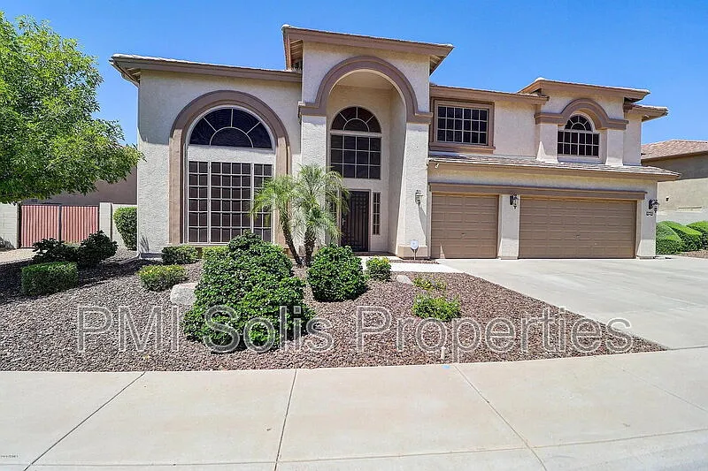 5 bed, 3.5 bath, 3918 sqft, $5,500 — Photo 3