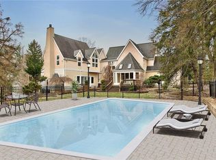 890 Field Club Rd, Pittsburgh, PA 15238