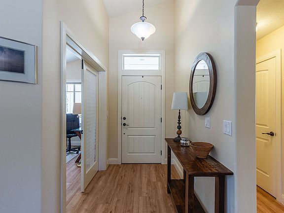 4th image of 704 N Foudy Pl