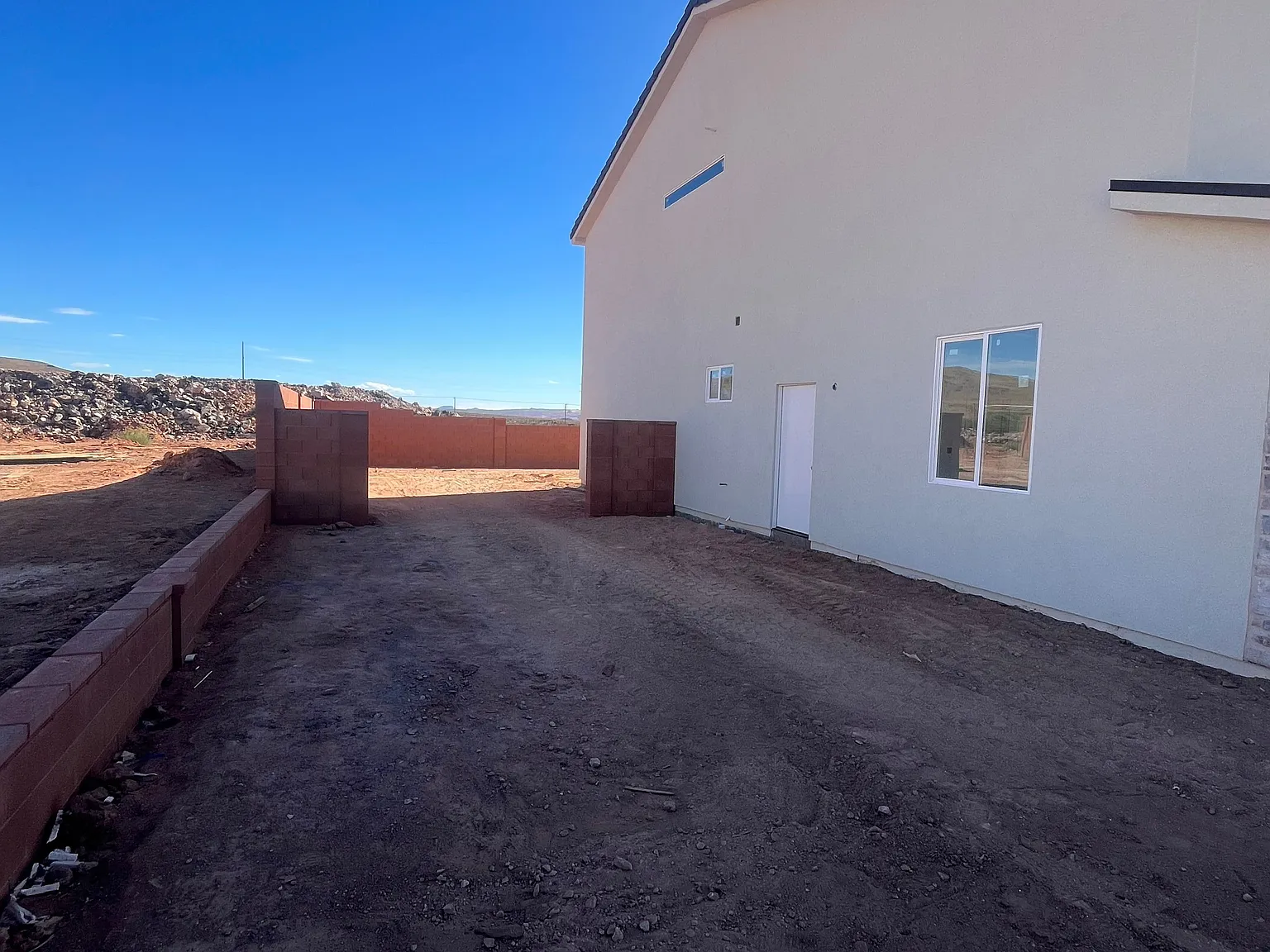 Spacious new home with views — Photo 3