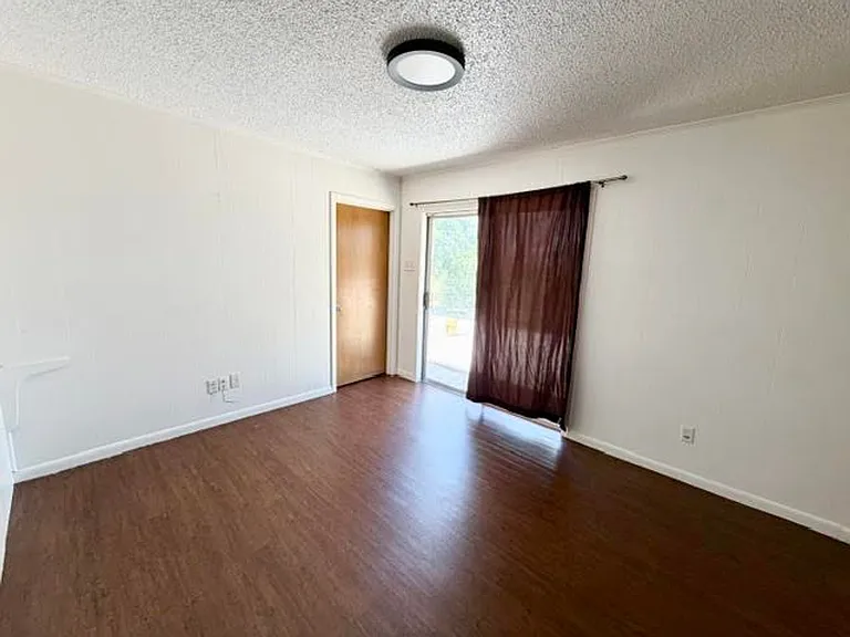 156 Lindsey Cir — Photo 6