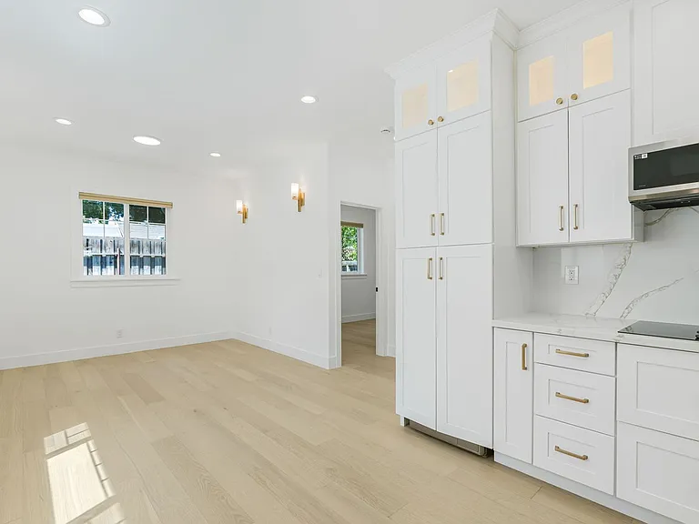 1217 Hester Ave — Photo 9