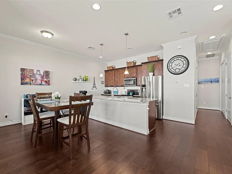 1201 Highknoll Ln — Photo 14