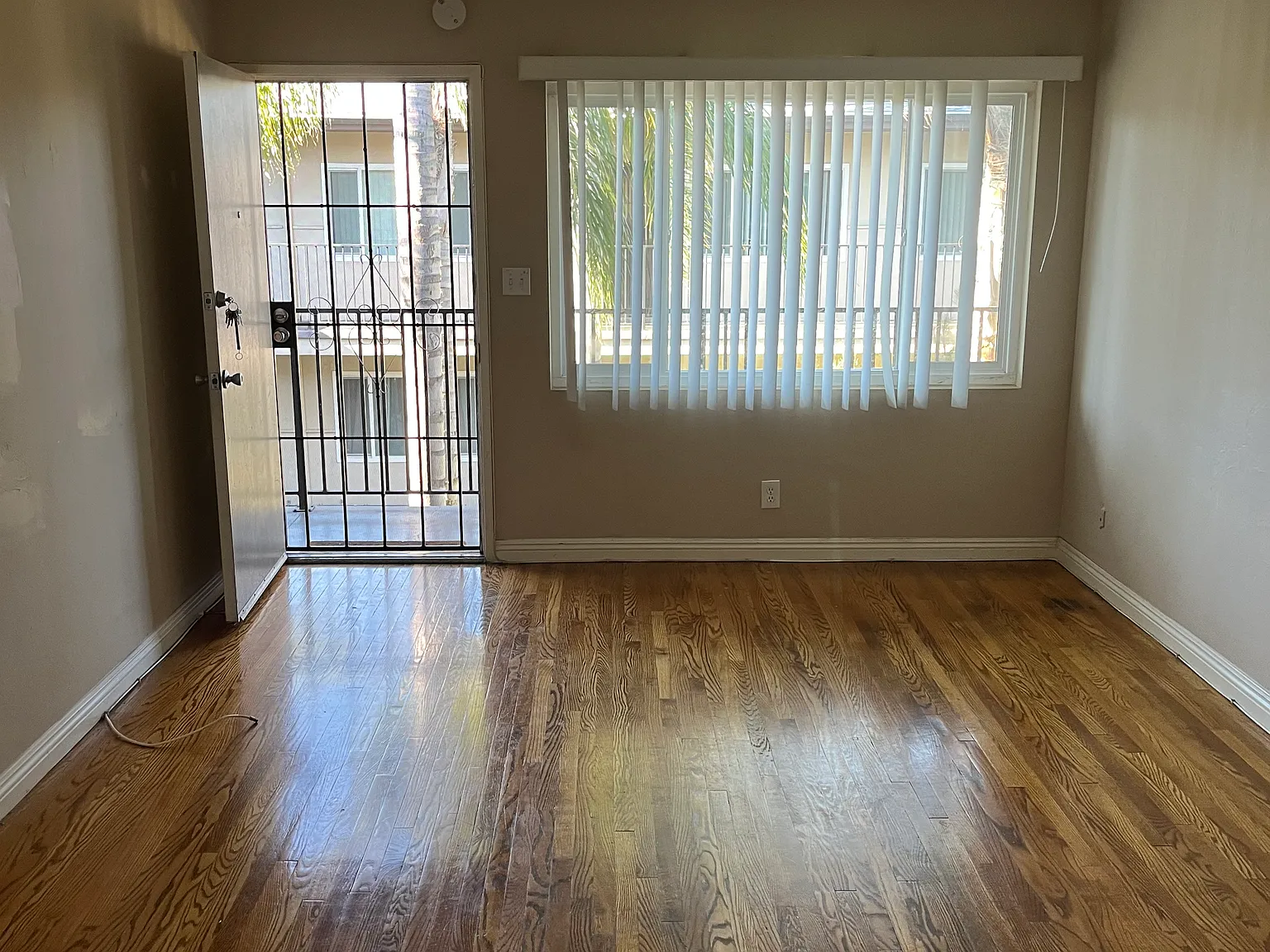 2 bed, 900 sqft, $2,100 — Photo 4